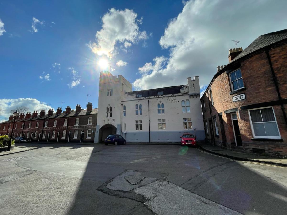Chester Stays - Lovely Apartment In The Heart Of Chester With Free Parking Dış mekan fotoğraf